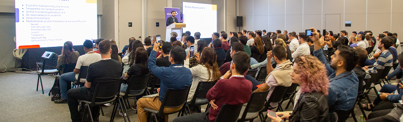 Fotografía tomada en la Sala Mario Benedetti, en la primer edición del evento en Montevideo, Uruguay.